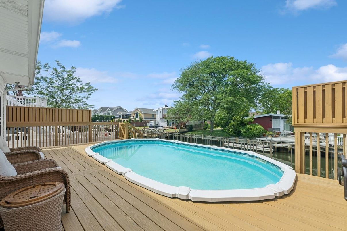 Exterior, Pool