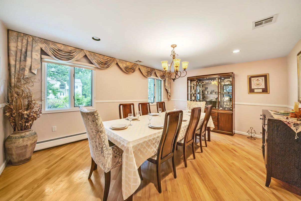 Chandelier, Dining room, Interior, Recessed Lighting, Wood Texture Flooring