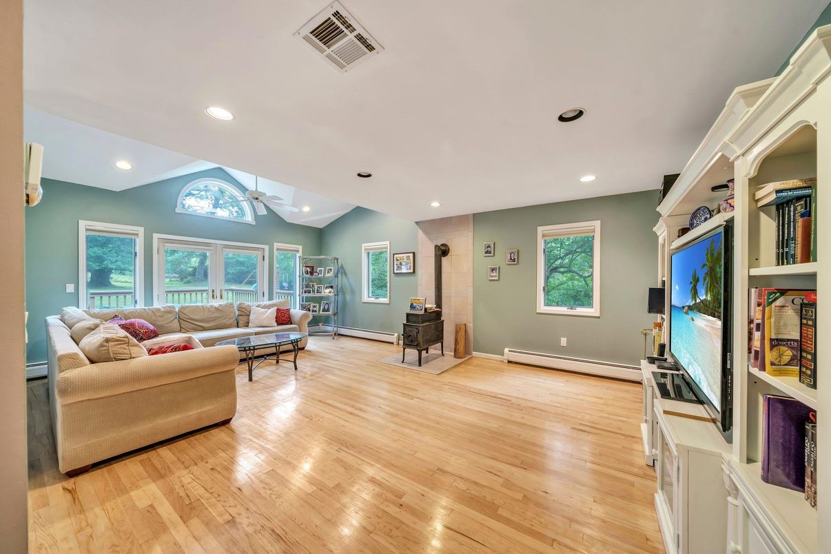 Interior, Living room, Recessed Lighting, Wood Texture Flooring