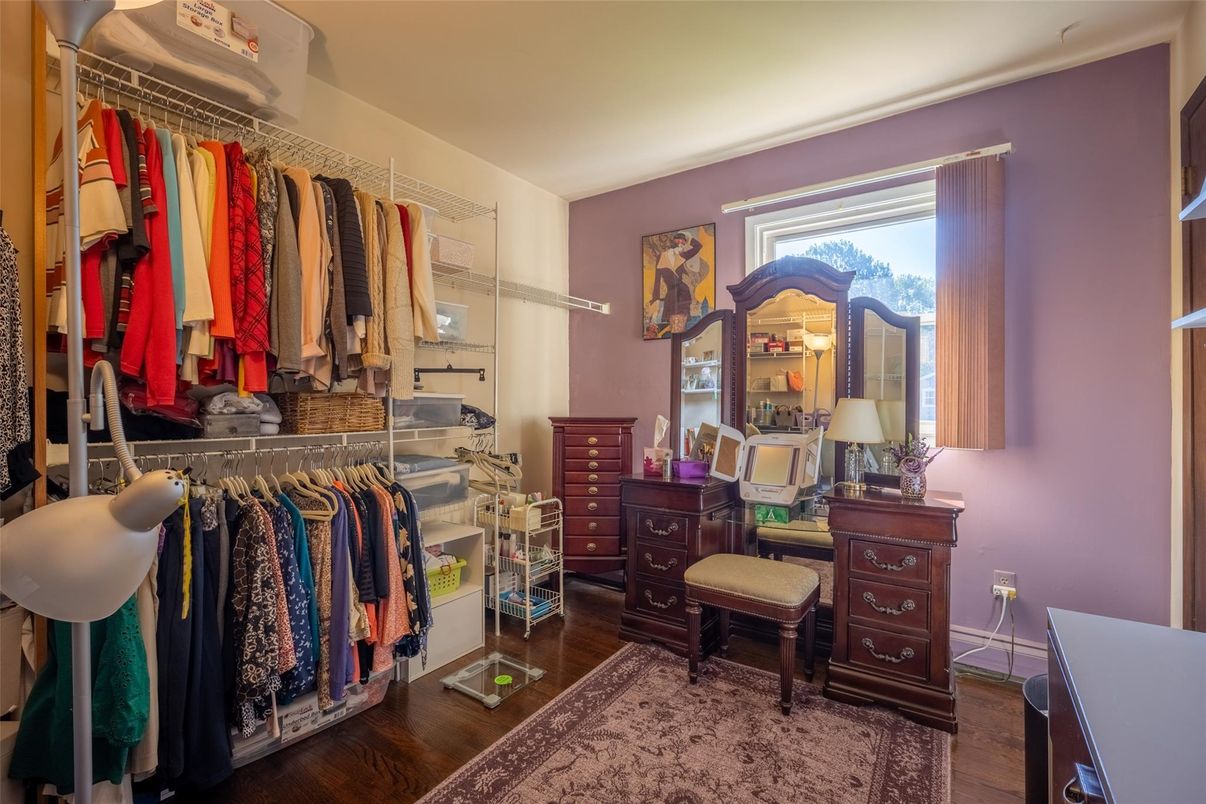 Interior, Walk-in Closets, Wood Texture Flooring