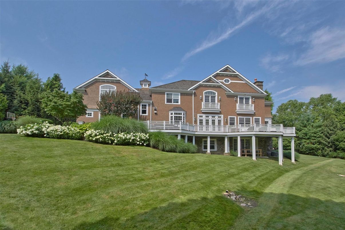 Backyard, Exterior, Facade, Queen Anne Victorian