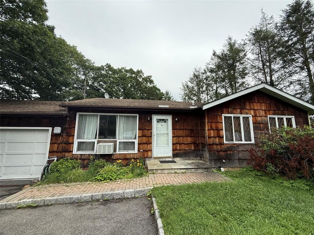 Attached, Exterior, Facade, Ranch