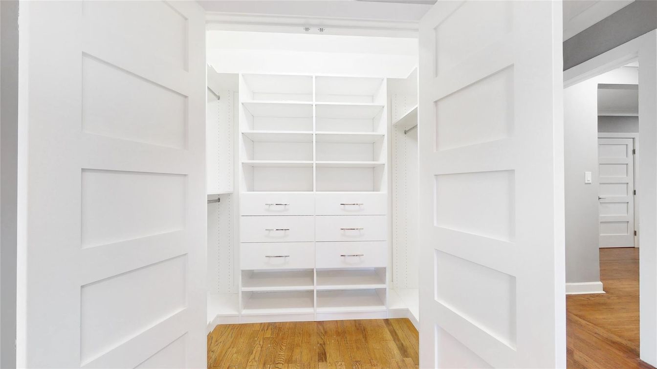 Interior, Walk-in Closets, Wood Texture Flooring
