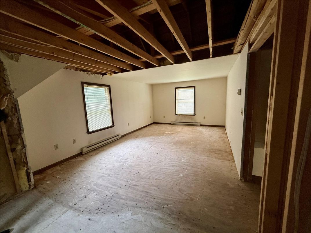 Empty room, Interior, Wooden Beams