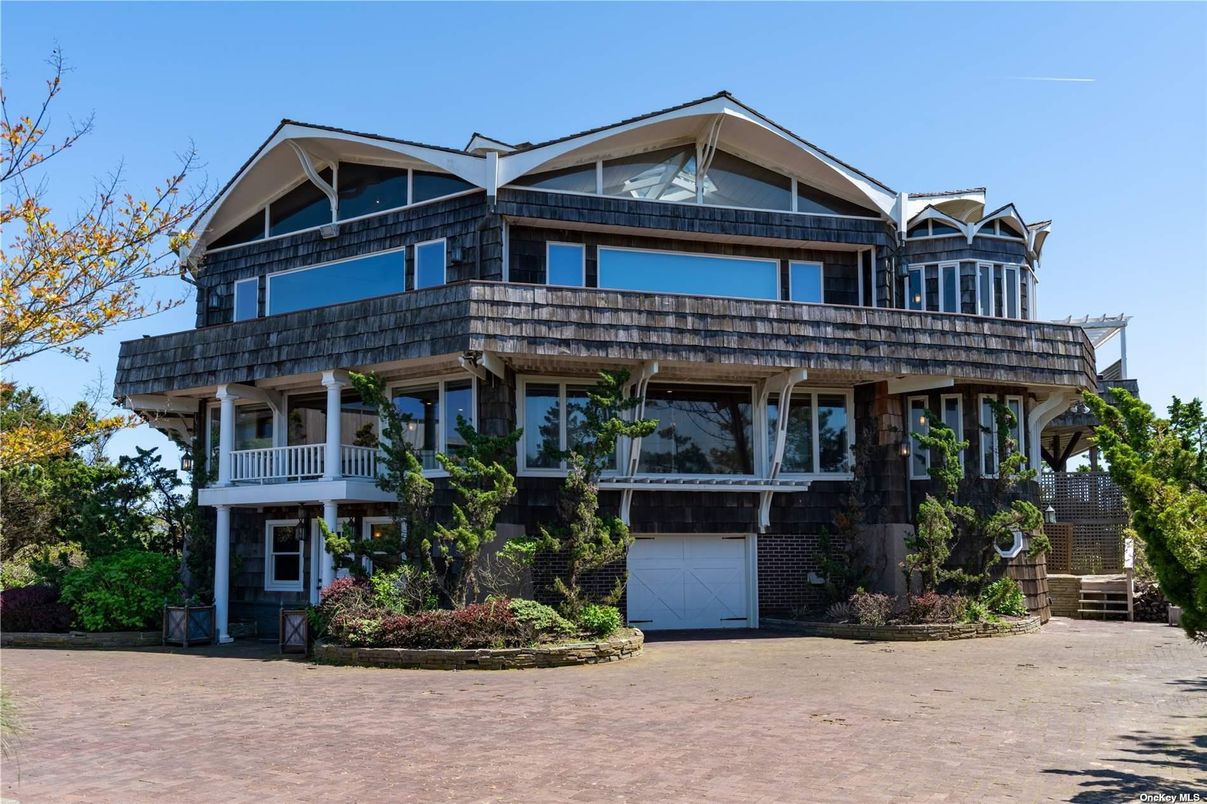 Attached, Exterior, Facade, Modern