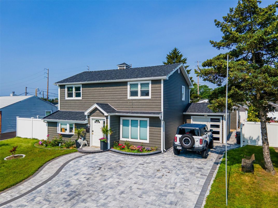 Attached, Exterior, Facade, Raised Ranch