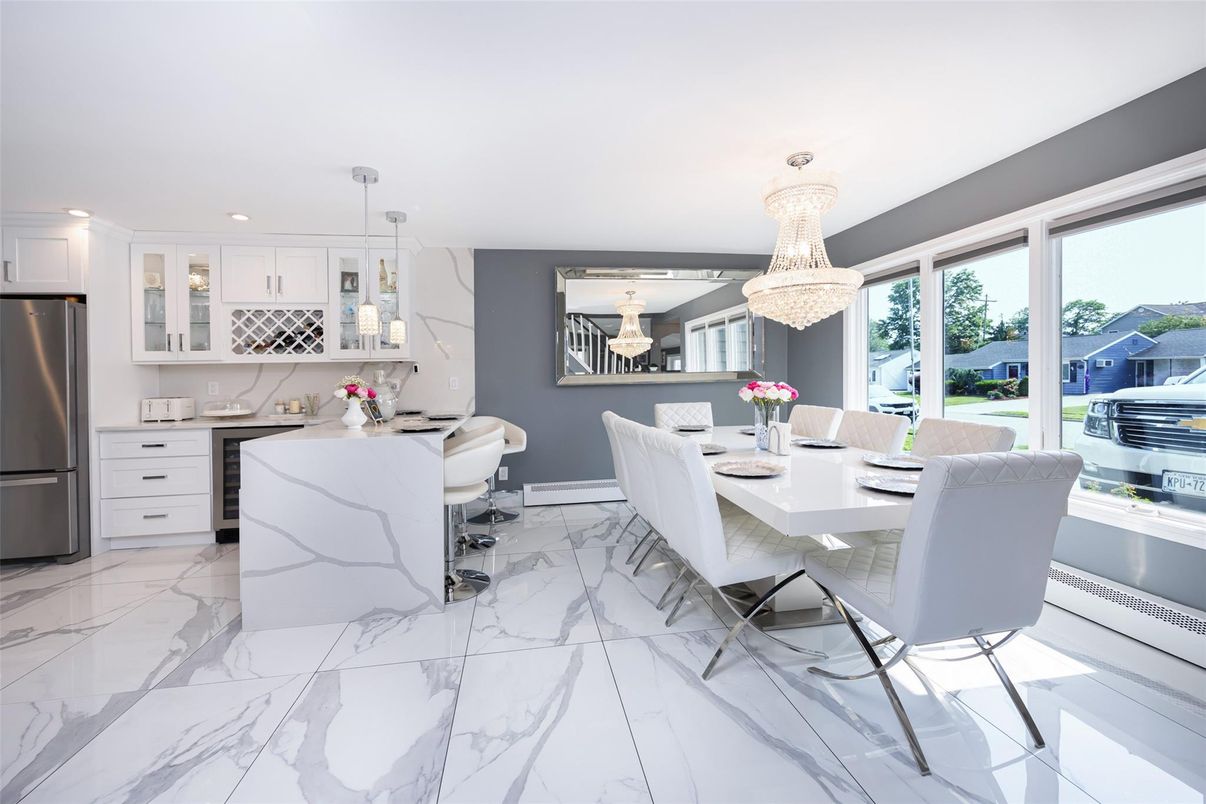 Chandelier, Dining room, Interior, Kitchen, Marble, Pendant Lights, Recessed Lighting, Stainless Steel Appliances
