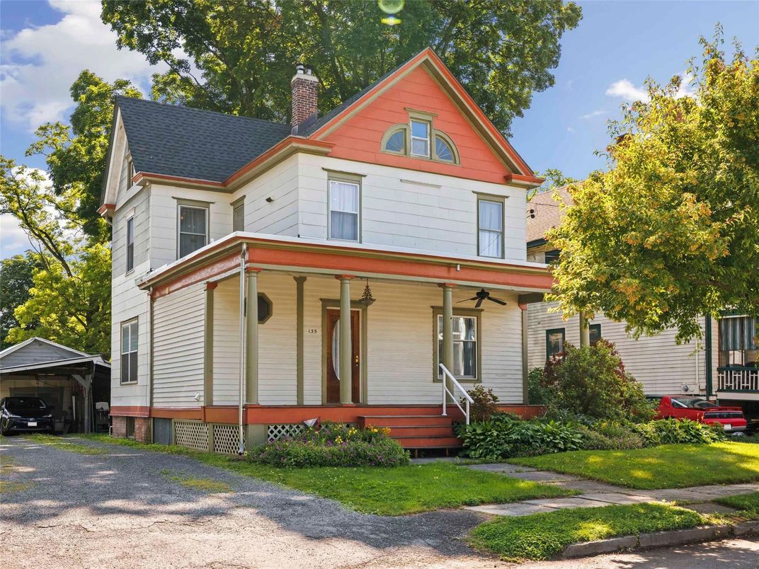 Exterior, Facade, Queen Anne Victorian