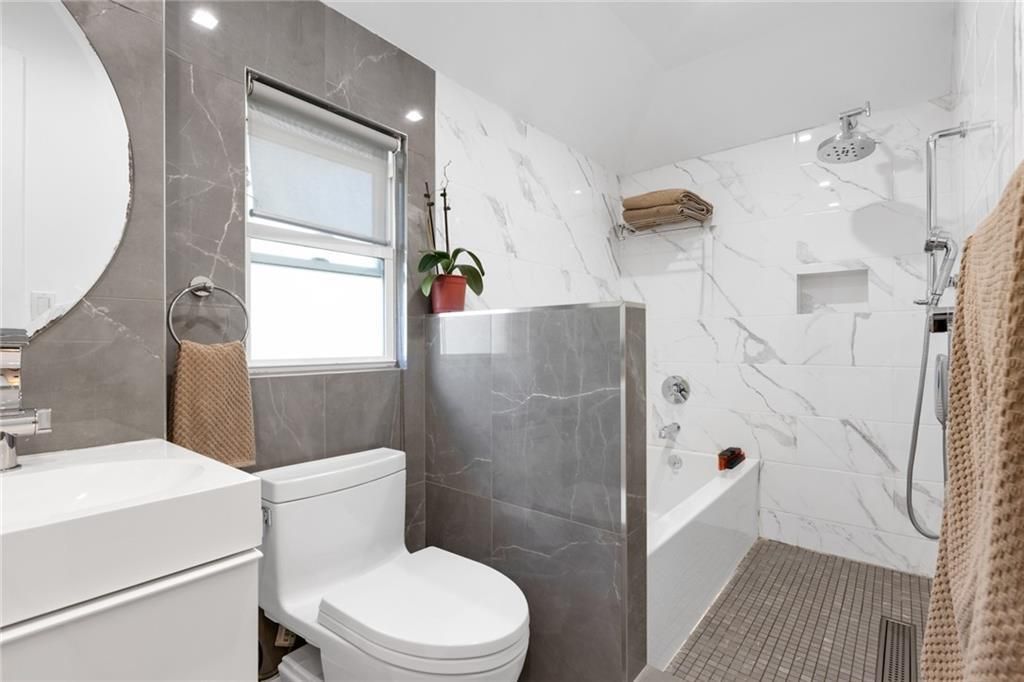 Bathroom, Interior, Marble Walls, Recessed Lighting