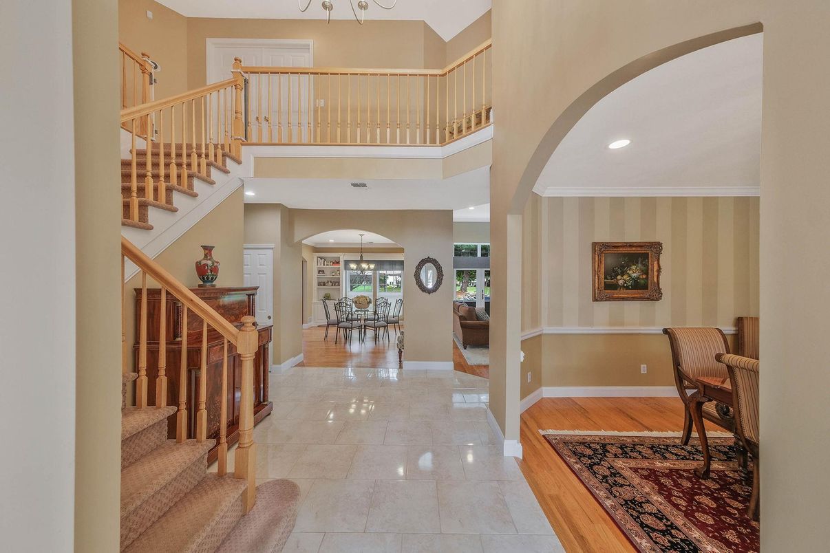 Chandelier, Dining room, Interior, Recessed Lighting, Wood Texture Flooring