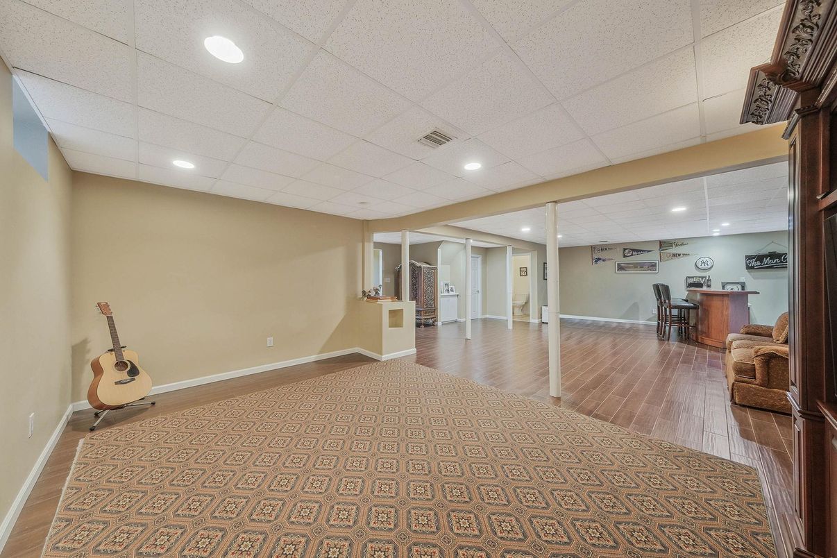 Interior, Recessed Lighting, Wood Texture Flooring