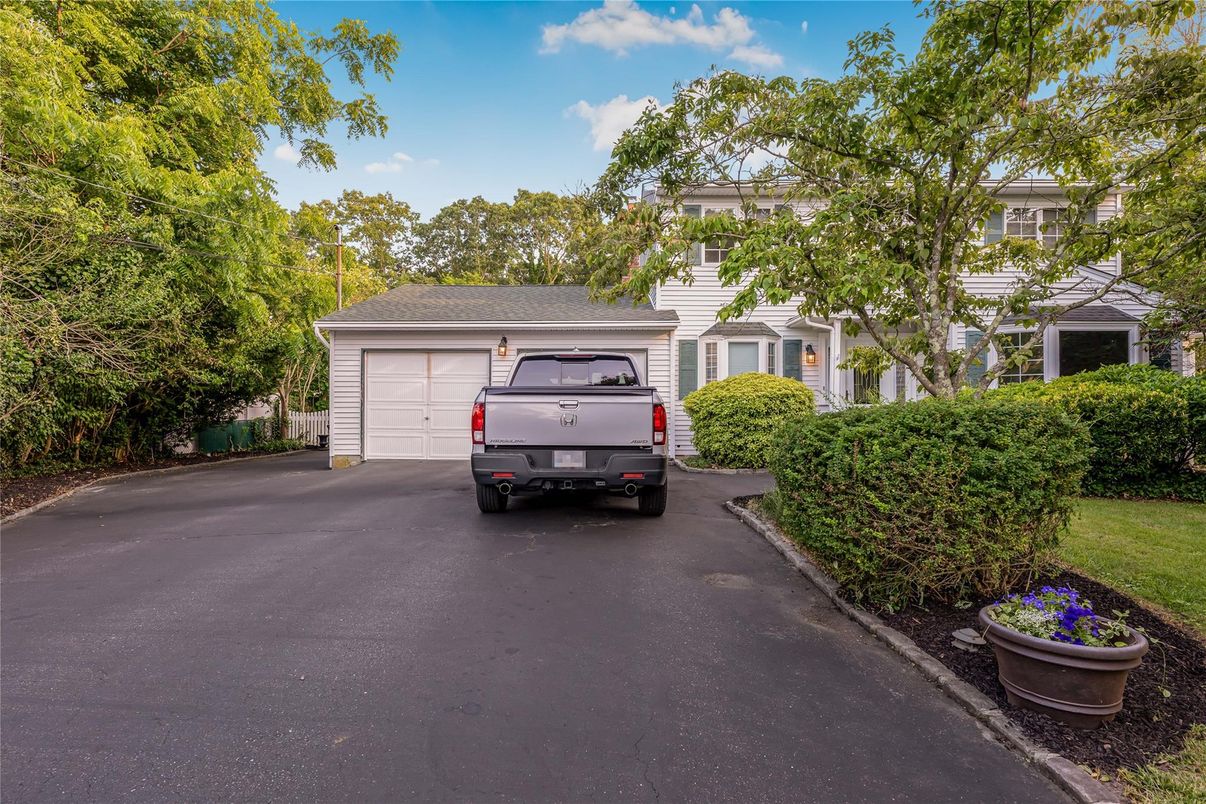 Detached Garage, Exterior