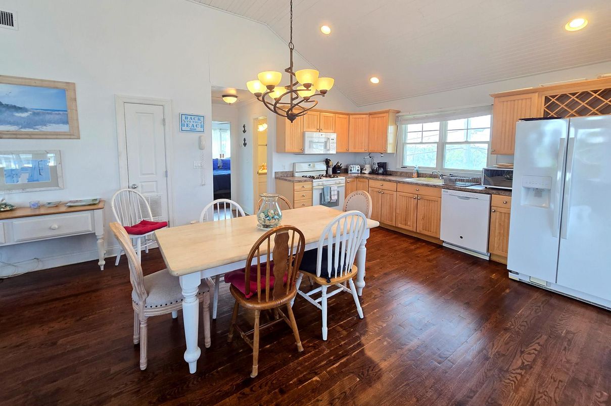 Chandelier, Dining room, Interior, Kitchen, Recessed Lighting, Wood Texture Flooring