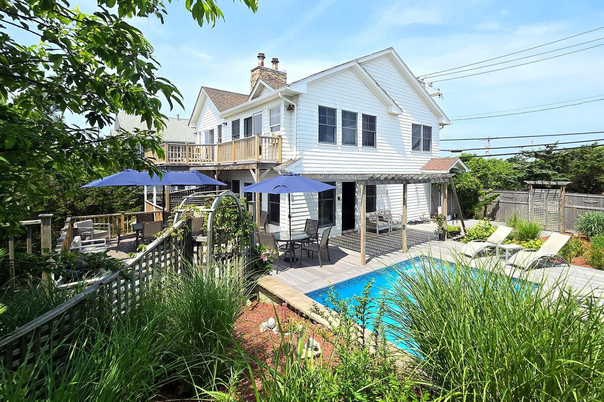 Exterior, Pool