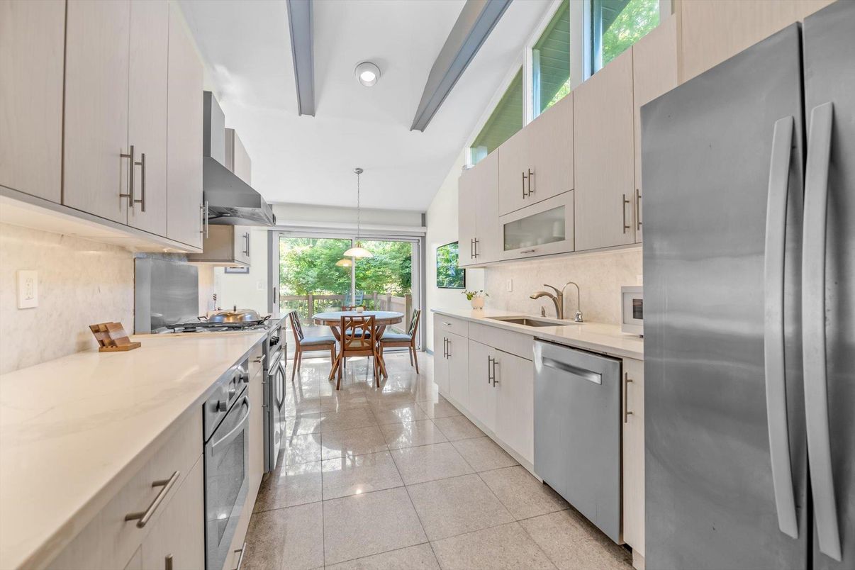Dining room, Interior, Kitchen, Pendant Lights, Stainless Steel Appliances