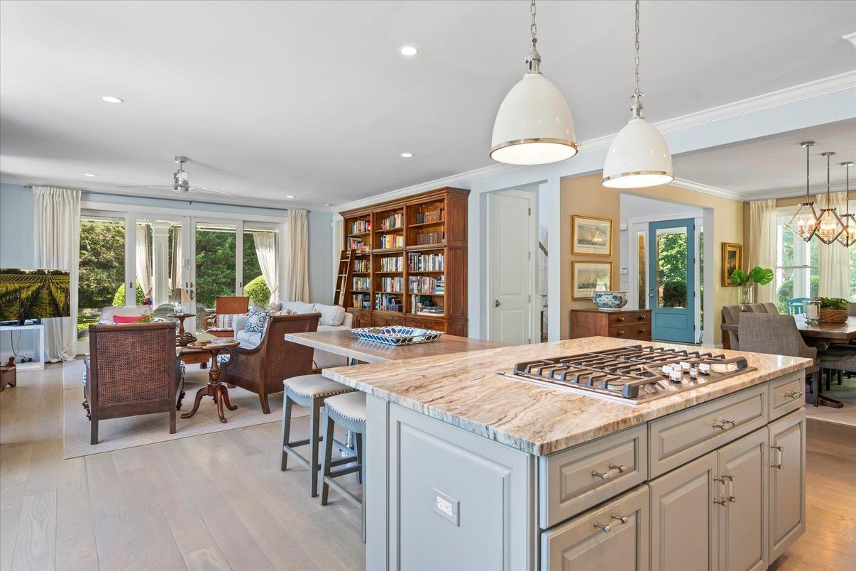Chandelier, Dining room, Interior, Kitchen, Pendant Lights, Recessed Lighting, Wood Texture Flooring