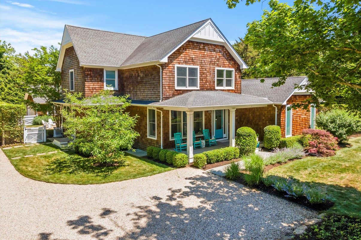 Exterior, Facade, Brick Facade, Brick Traditional