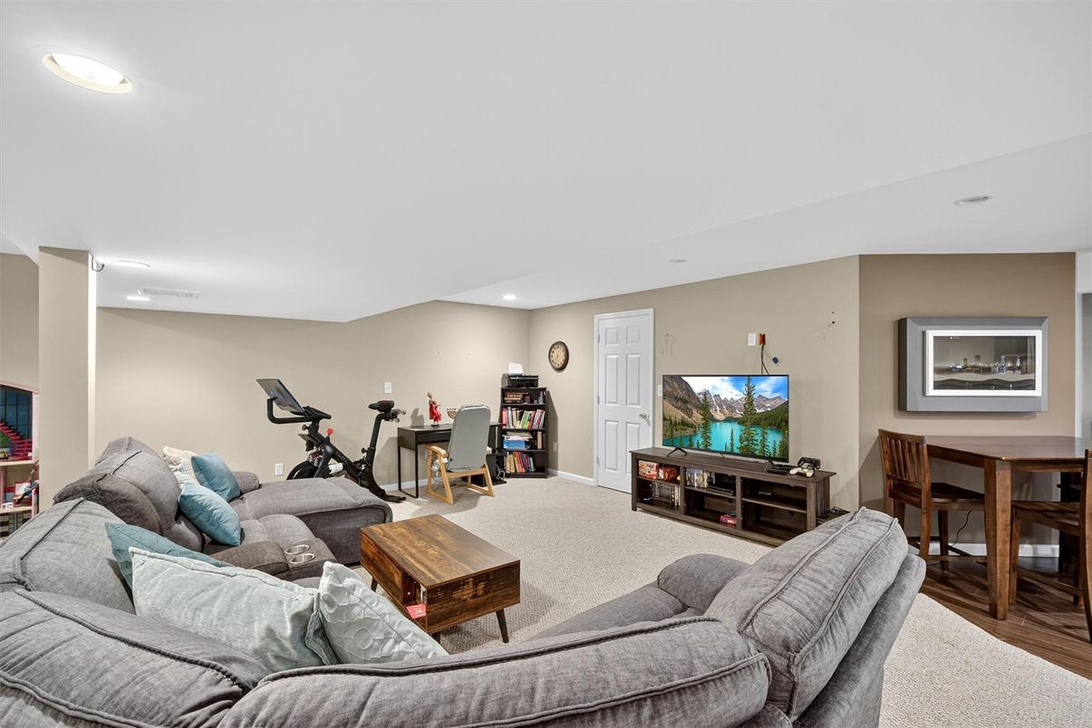 Fitness Equipment, Home Office, Interior, Living room, Recessed Lighting, Wood Texture Flooring