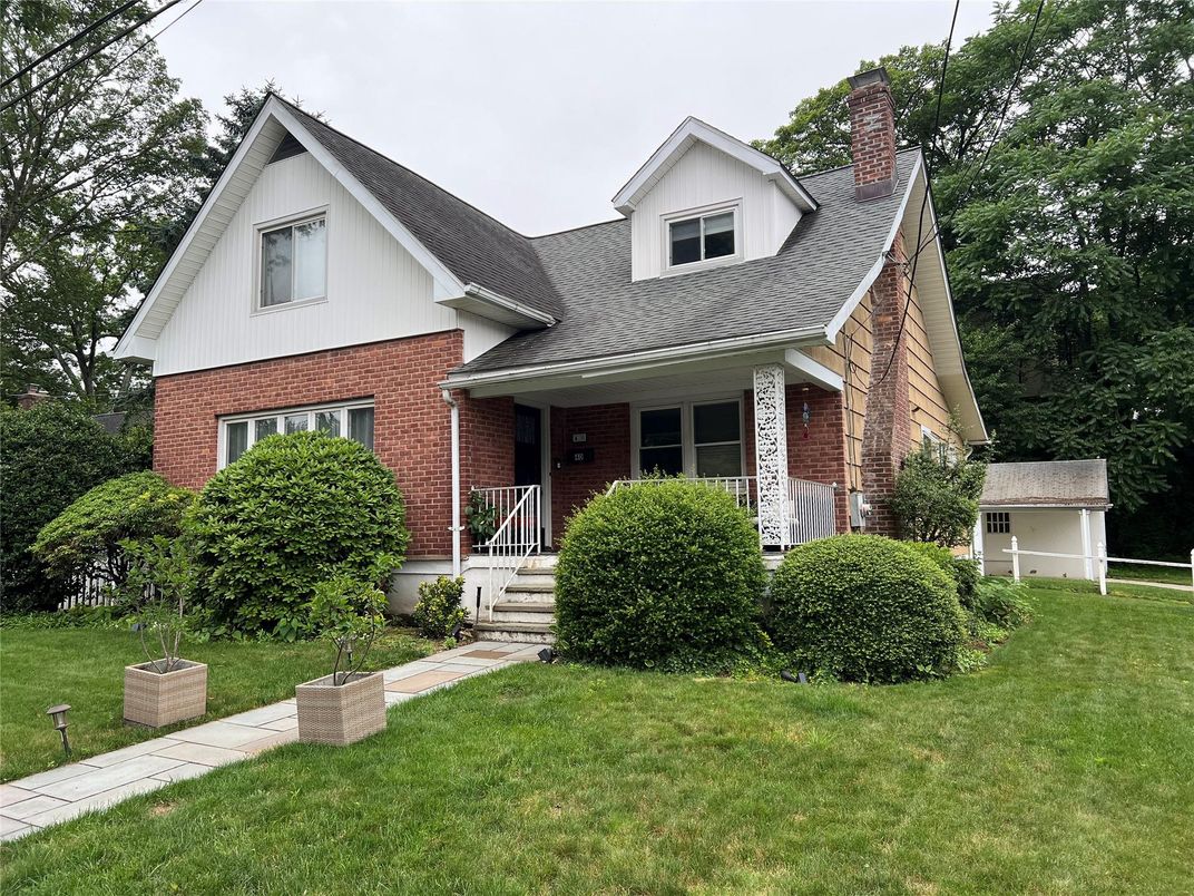 Exterior, Facade, Brick Facade, Farmhouse