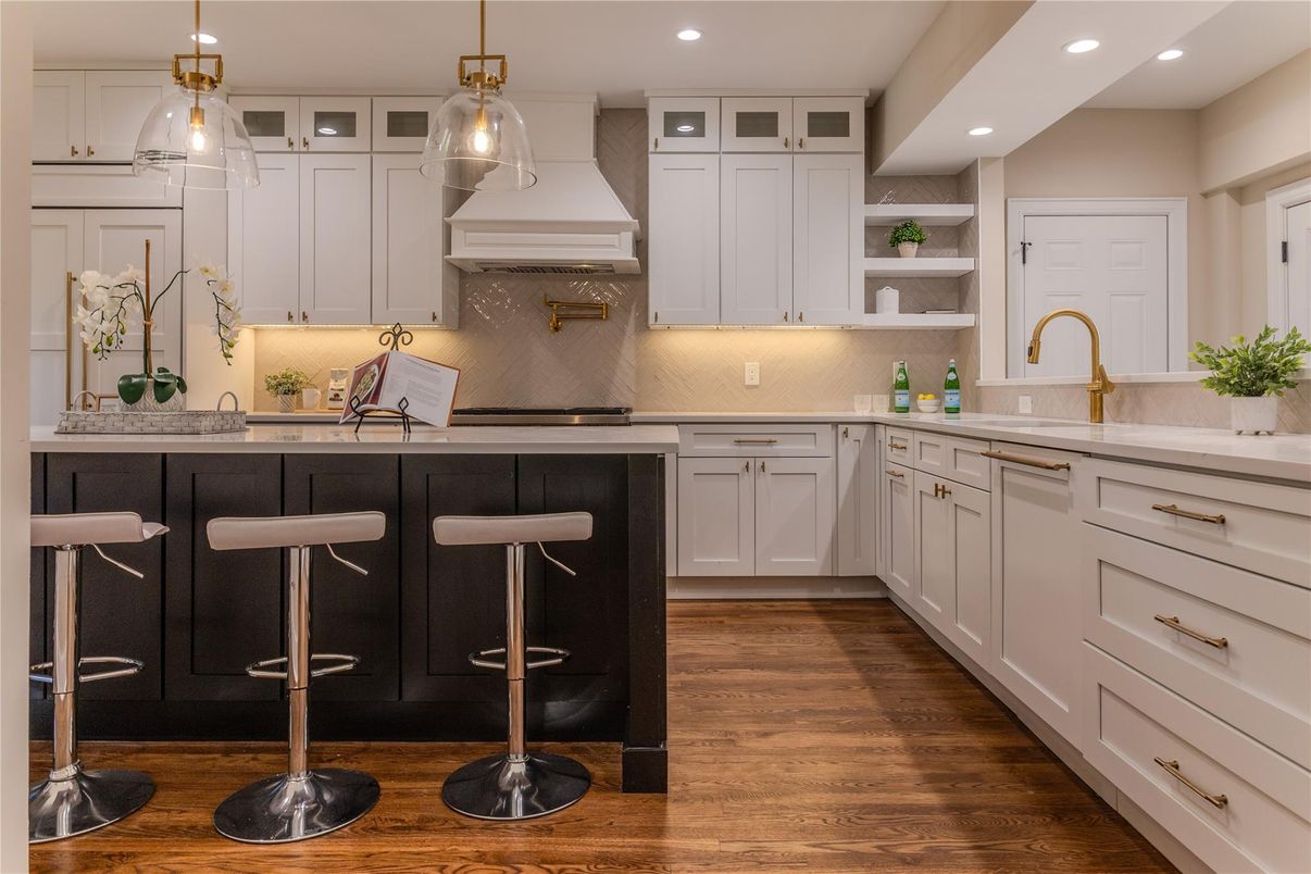 Interior, Kitchen, Pendant Lights, Recessed Lighting, Wood Texture Flooring