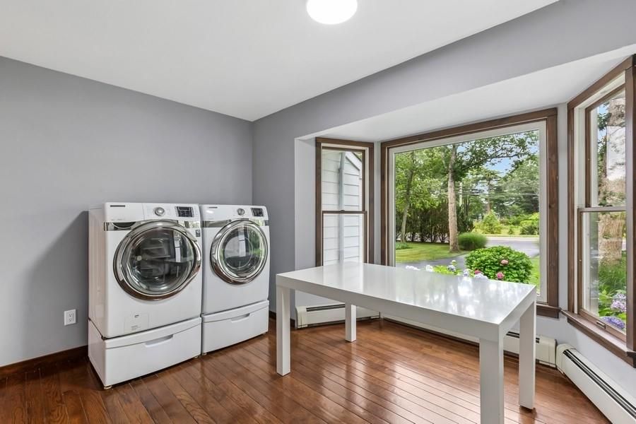 Interior, Recessed Lighting, Washer, Wood Texture Flooring