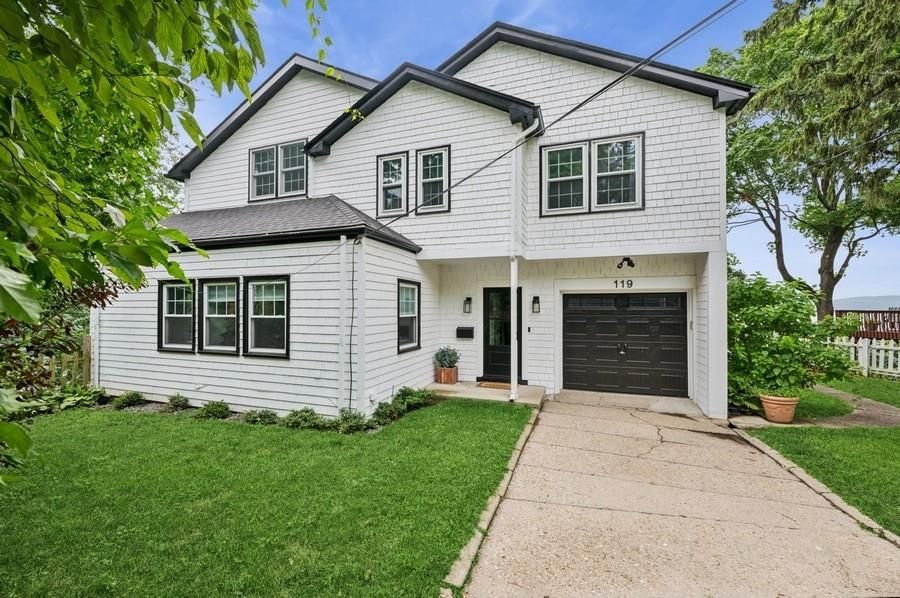 Attached, Exterior, Facade, Farmhouse