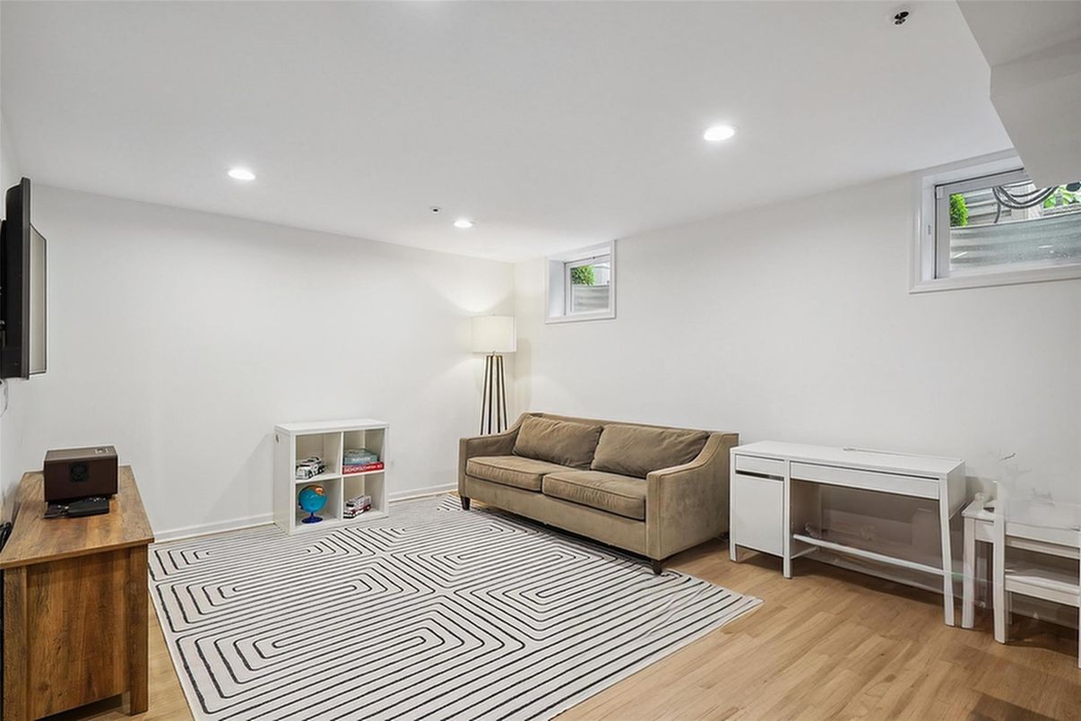 Interior, Recessed Lighting, Wood Texture Flooring