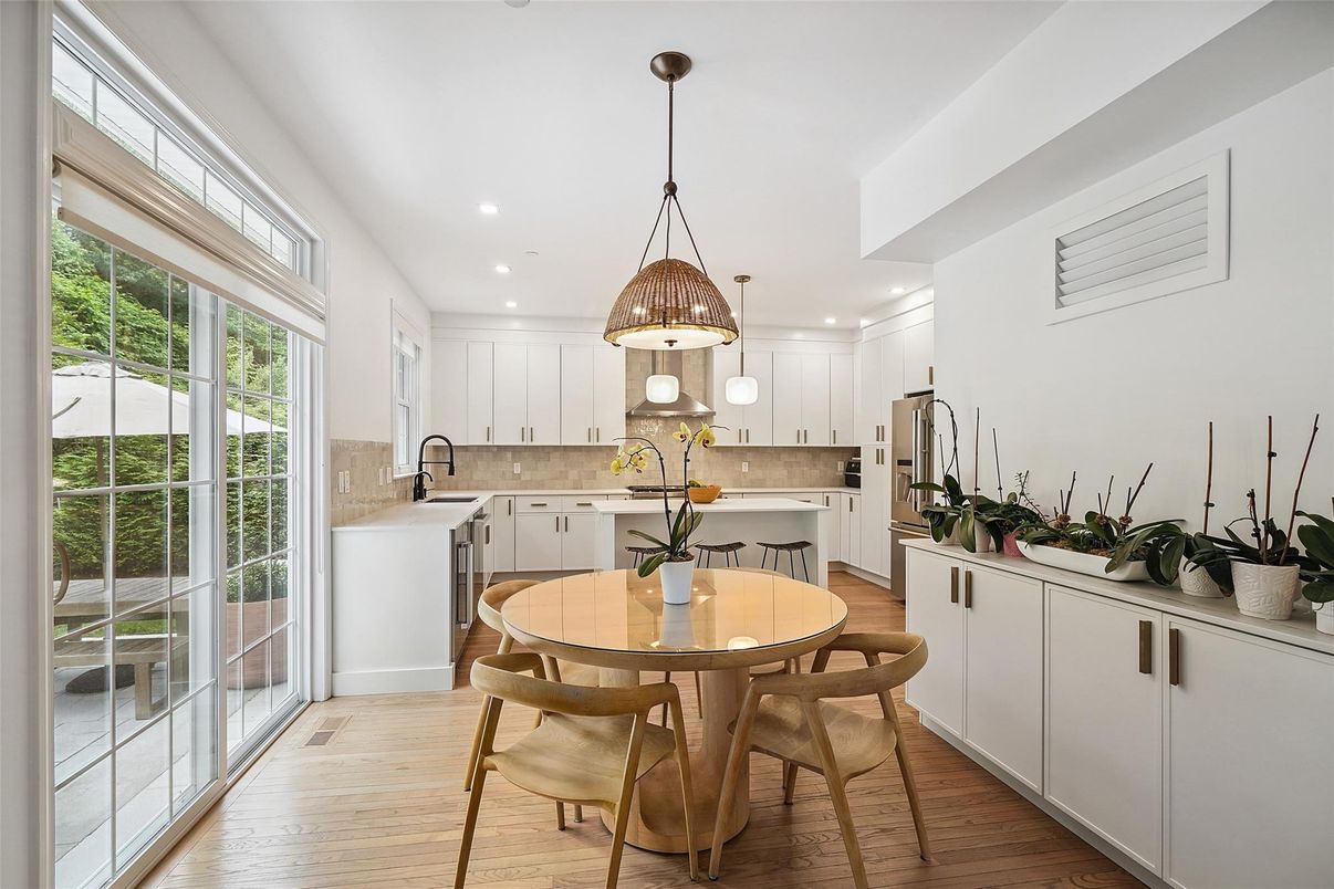 Dining room, Interior, Kitchen, Pendant Lights, Recessed Lighting, Wood Texture Flooring