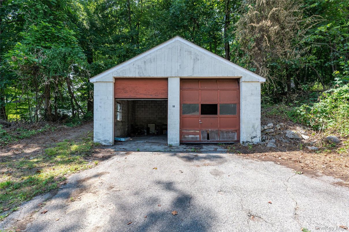 Detached Garage, Exterior