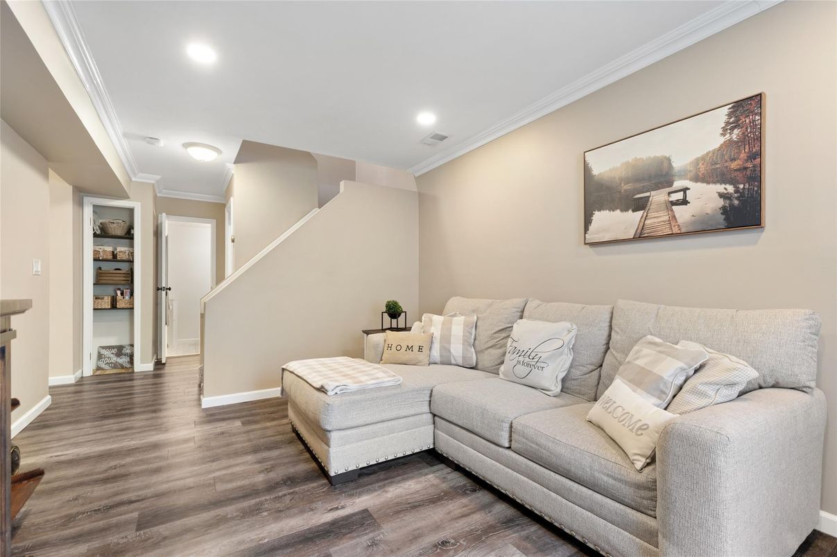 Interior, Living room, Recessed Lighting, Wood Texture Flooring