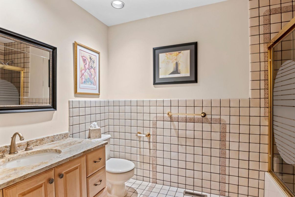 Bathroom, Interior, Recessed Lighting