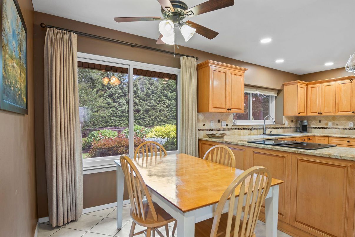 Dining room, Interior, Kitchen, Recessed Lighting