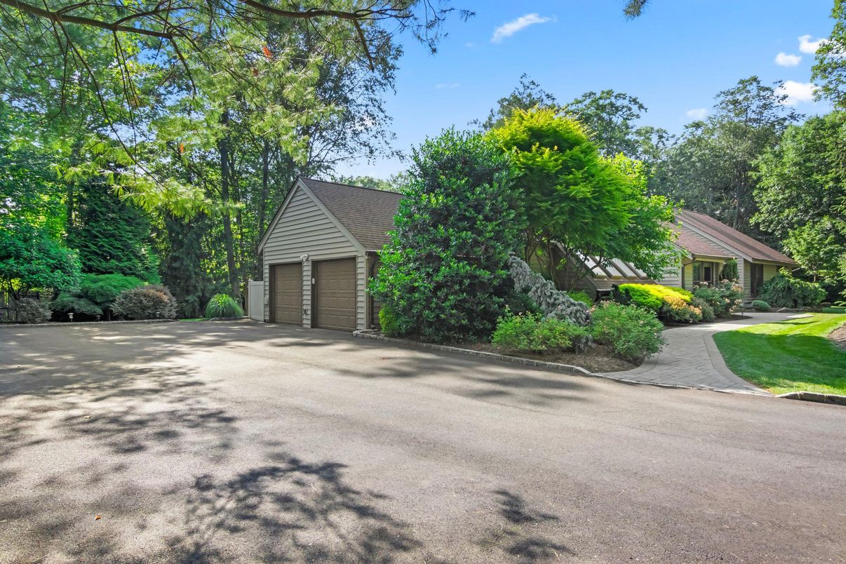 Detached Garage, Exterior