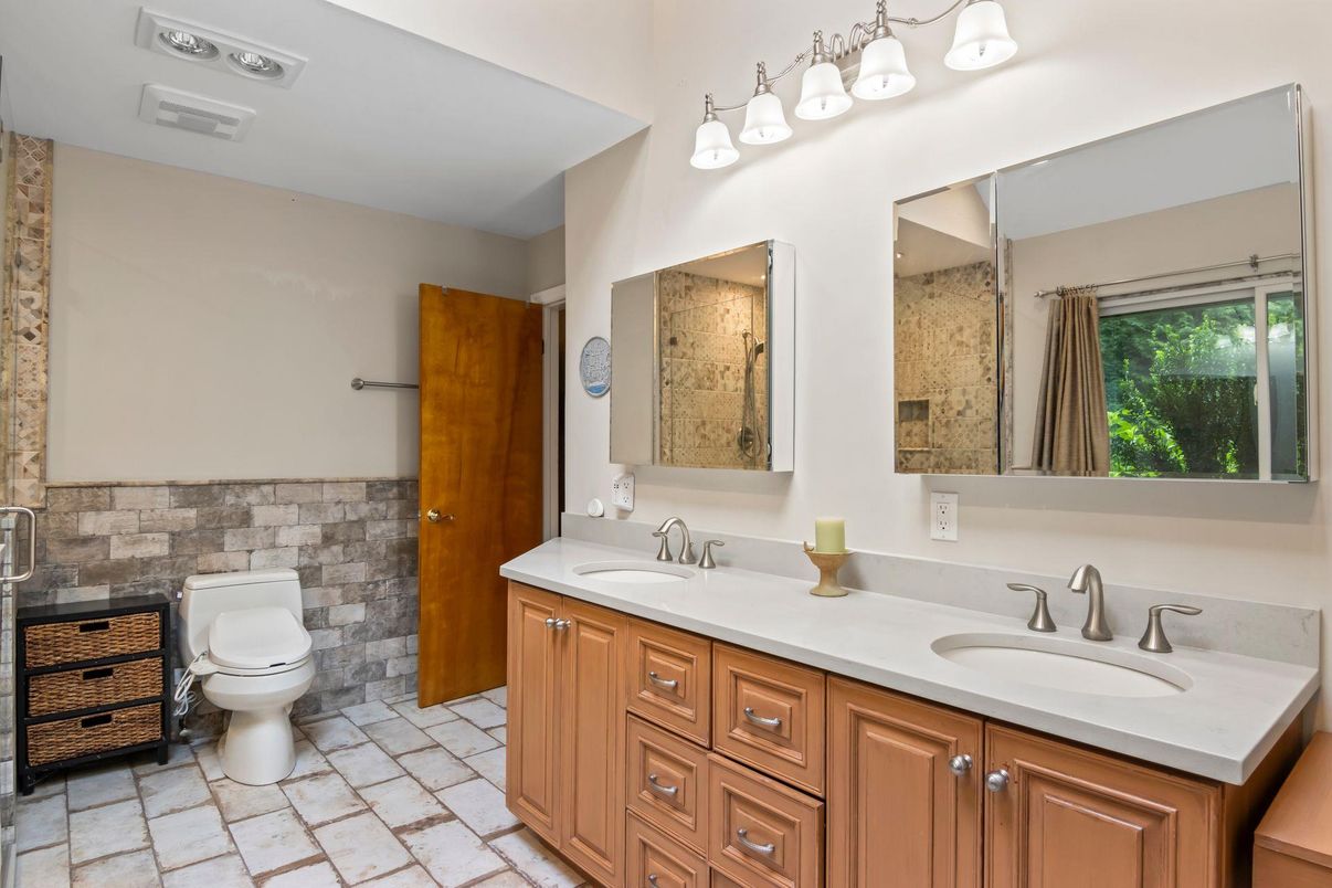 Bathroom, Dual Sink Vanities, Interior