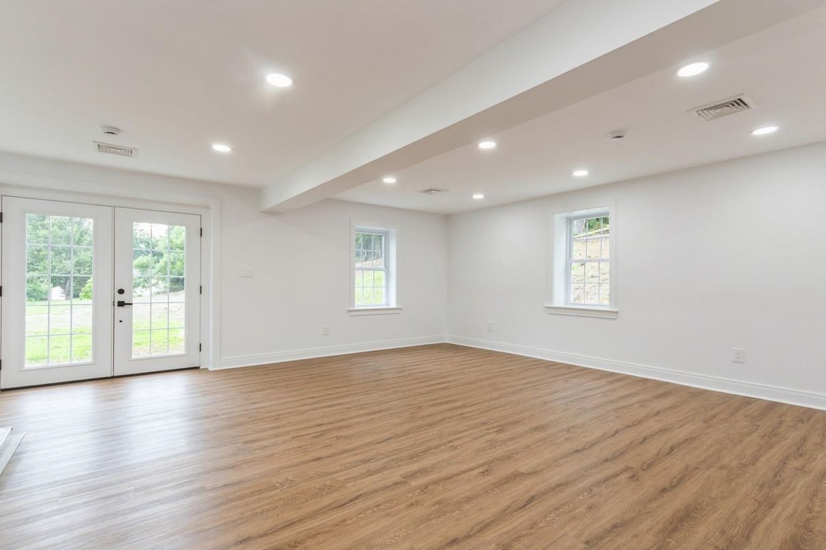 Empty room, Interior, Recessed Lighting, Wood Texture Flooring