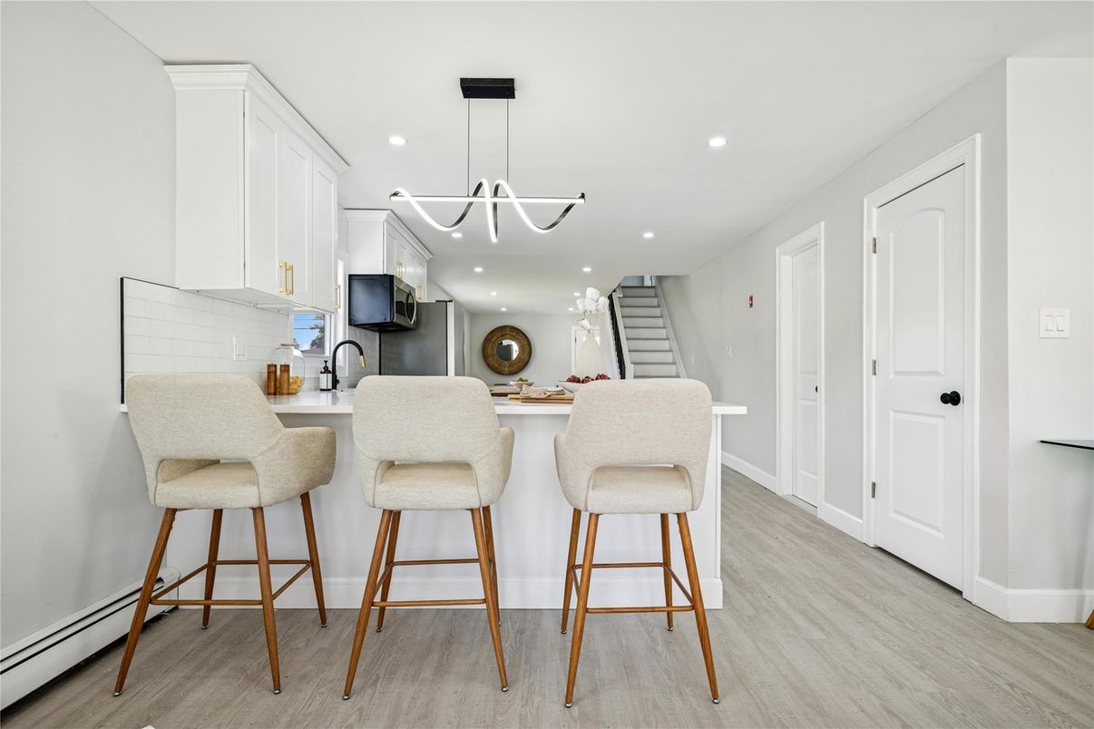 Interior, Pendant Lights, Recessed Lighting, Wood Texture Flooring