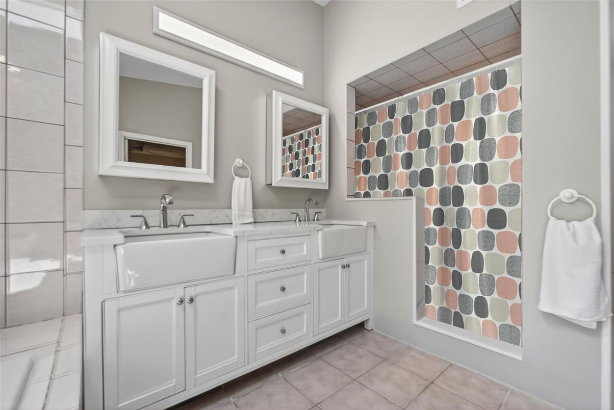 Bathroom, Dual Sink Vanities, Interior