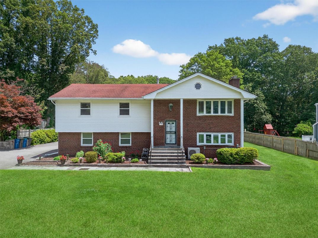Exterior, Facade, Brick Facade, Raised Ranch