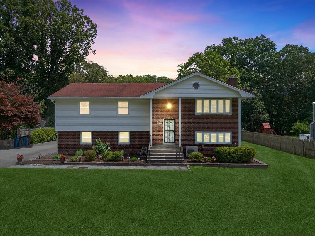 Exterior, Facade, Brick Facade, Split Level