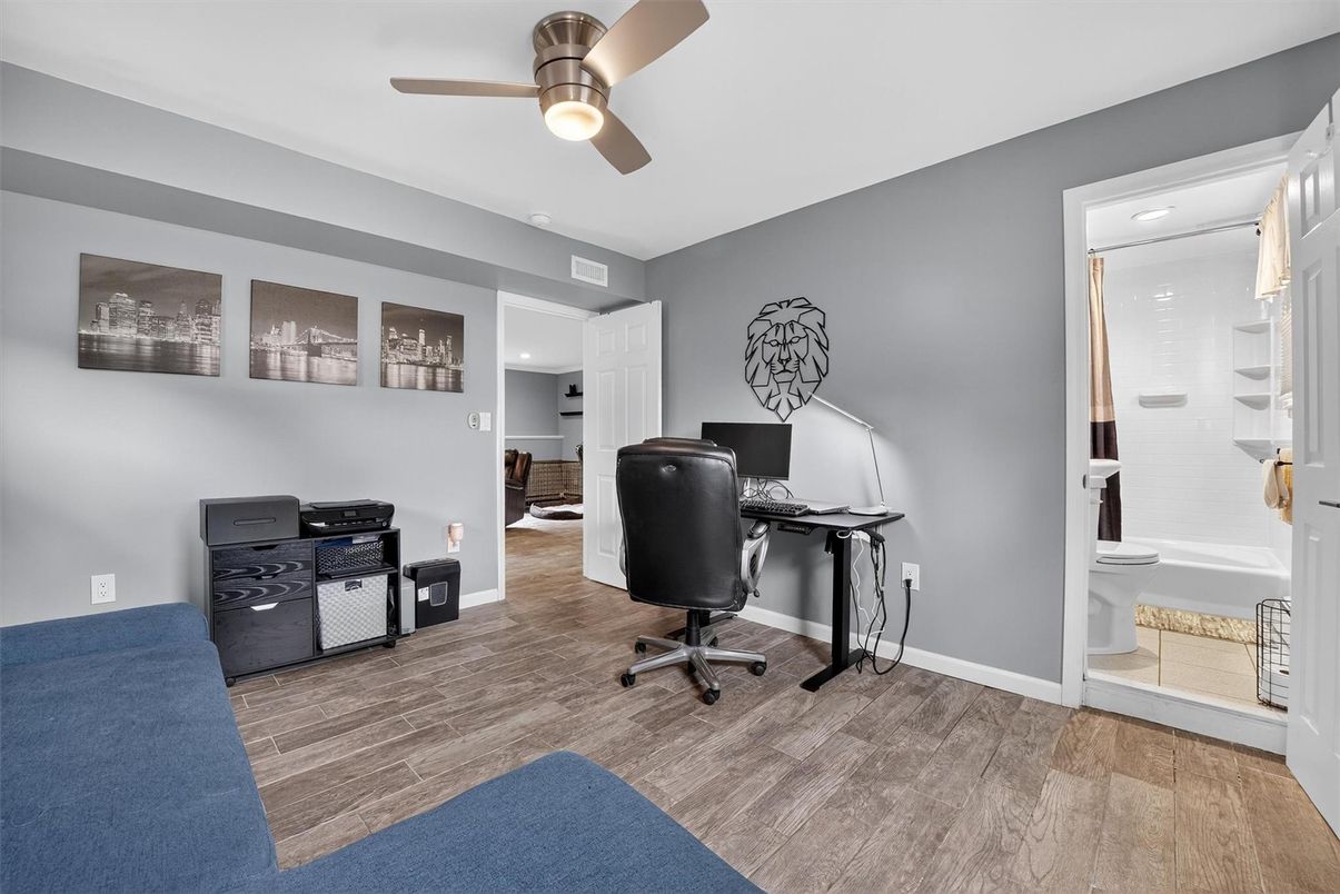 Bathroom, Home Office, Interior, Recessed Lighting, Wood Texture Flooring