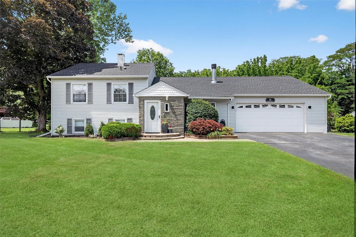 Attached, Backyard, Exterior, Facade, Split Level