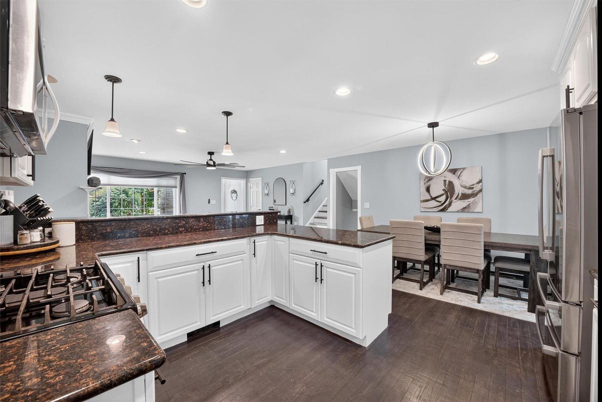 Dining room, Interior, Kitchen, Pendant Lights, Recessed Lighting, Wood Texture Flooring