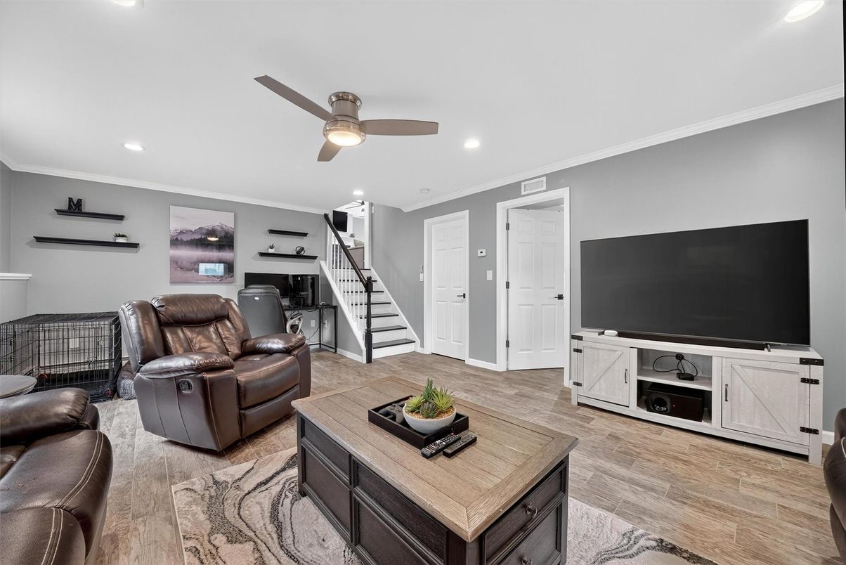 Interior, Living room, Recessed Lighting, Wood Texture Flooring