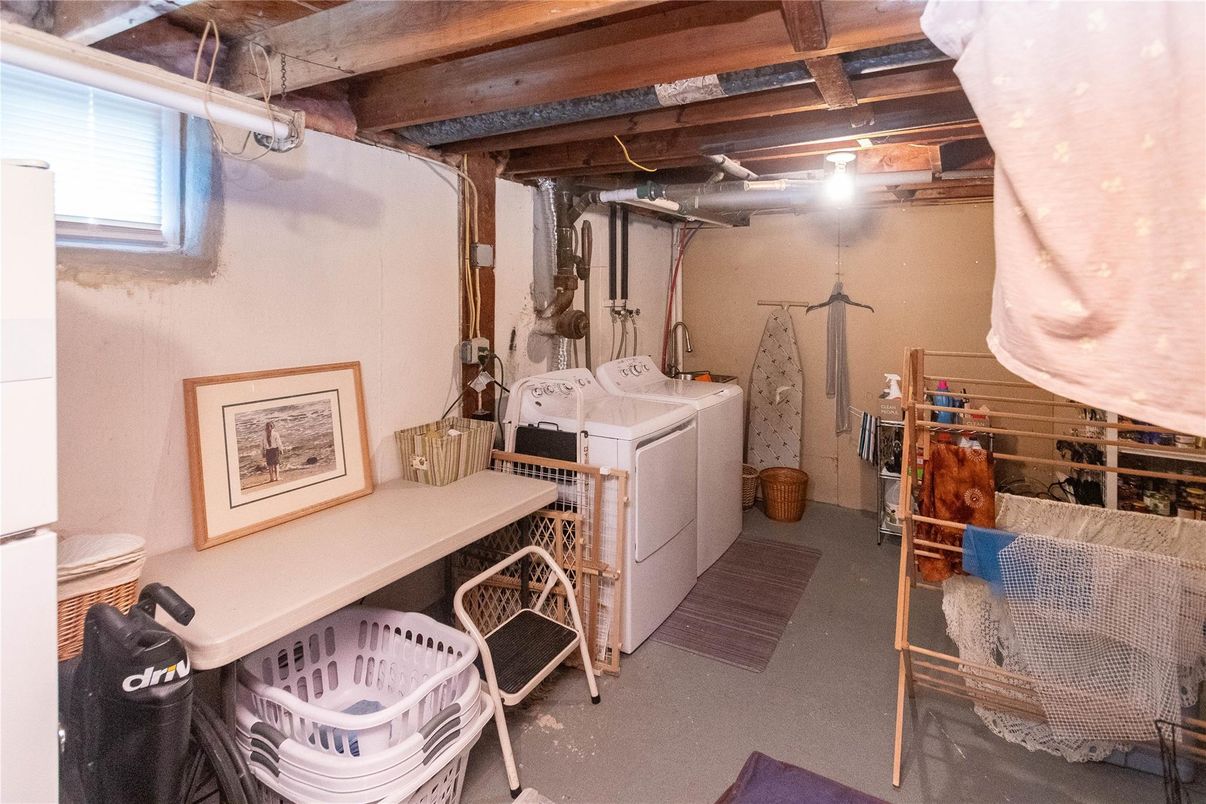 Interior, Washer, Wooden Beams