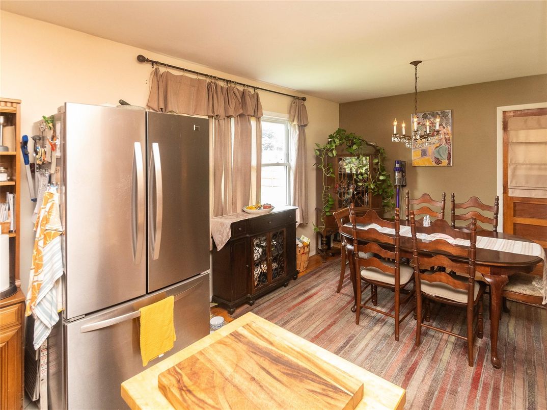 Chandelier, Dining room, Interior, Kitchen