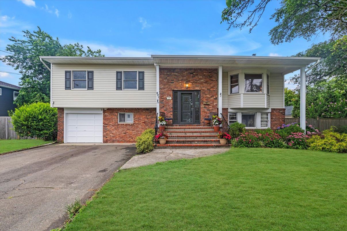 Attached, Exterior, Facade, Brick Facade, Raised Ranch