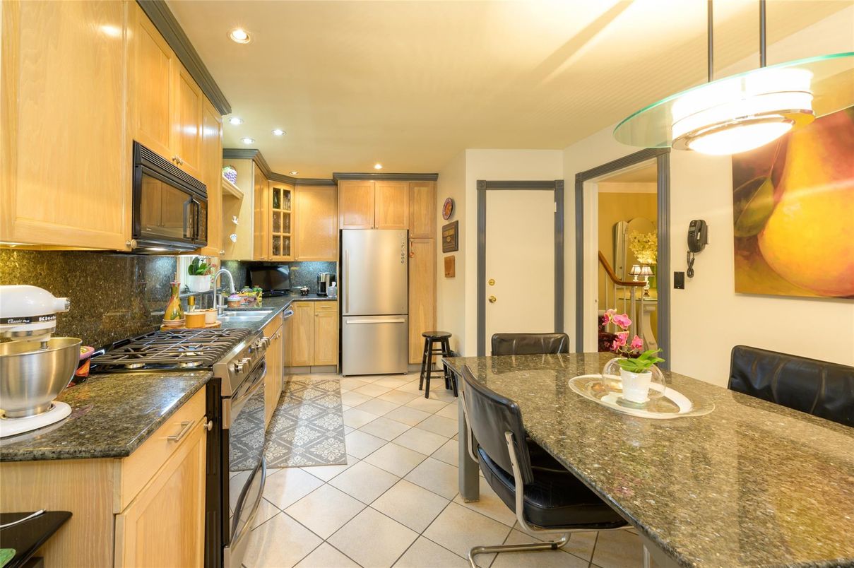 Dining room, Interior, Kitchen, Recessed Lighting