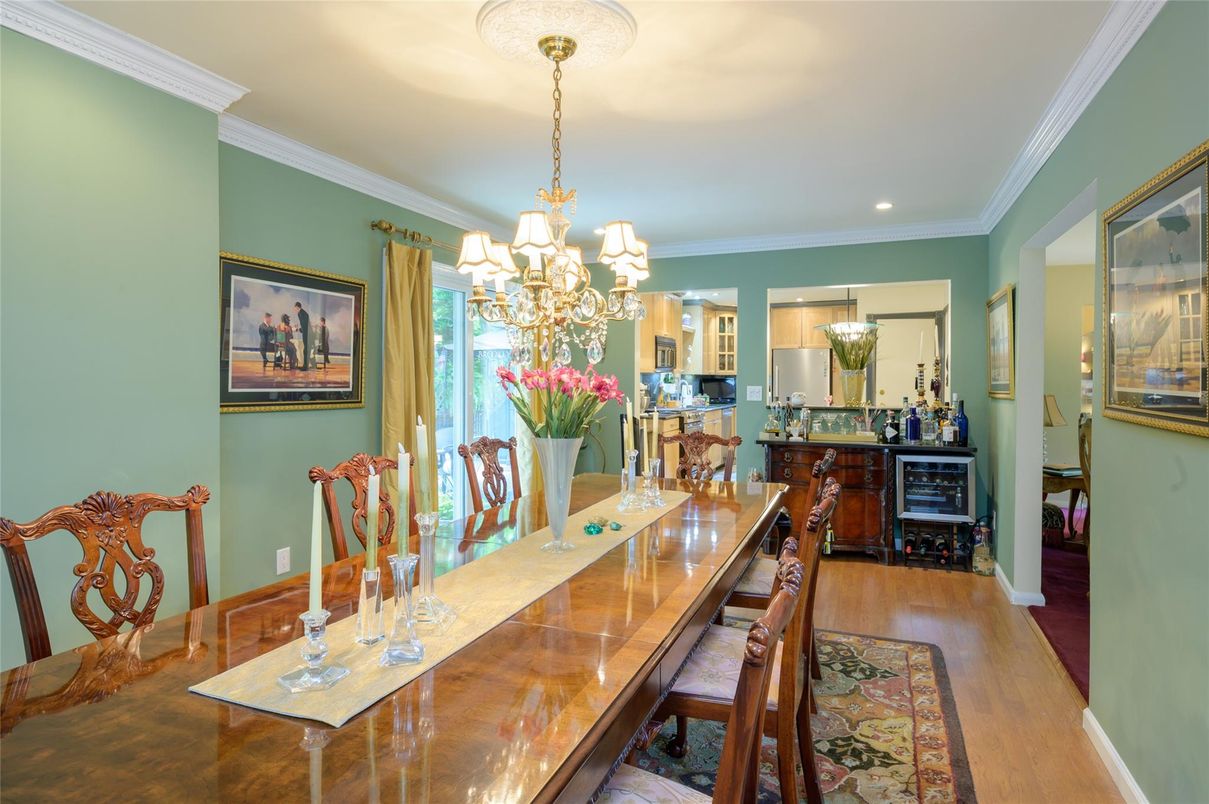 Chandelier, Dining room, Interior, Recessed Lighting, Wood Texture Flooring