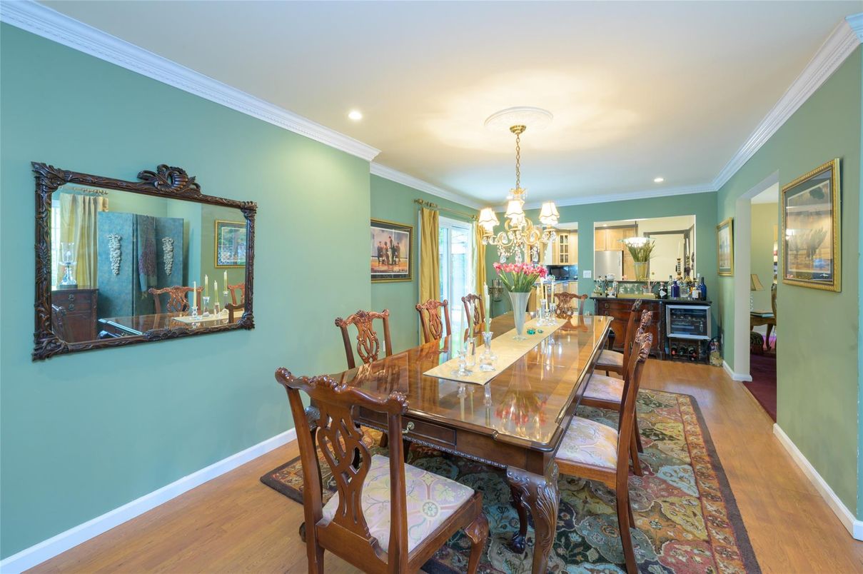 Chandelier, Dining room, Interior, Recessed Lighting, Wood Texture Flooring