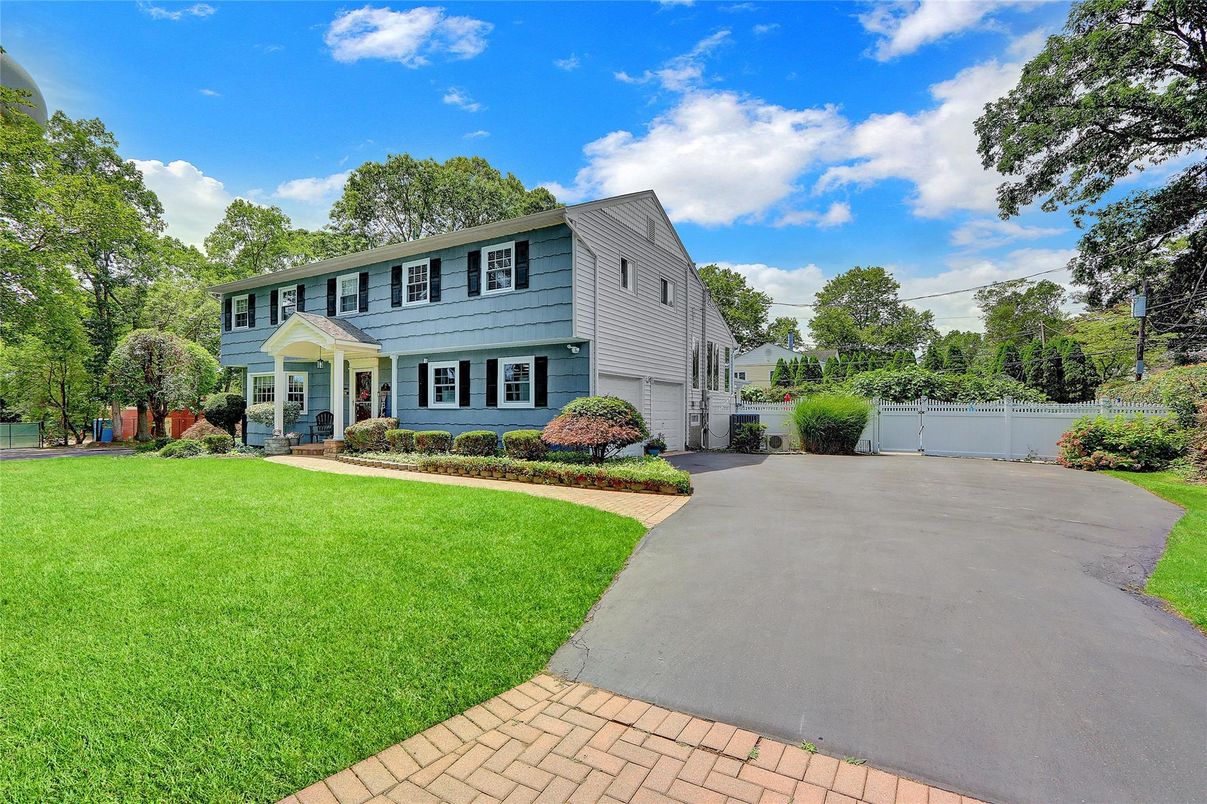 Attached, Backyard, Exterior, Facade, Georgian